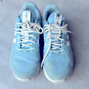 Adidas very chic and mint shoes